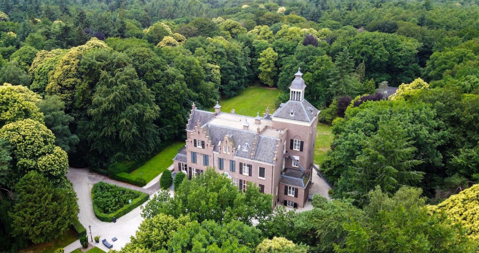 Het Maarten Maartenshuis, een landhuis omringd door bos in Doorn